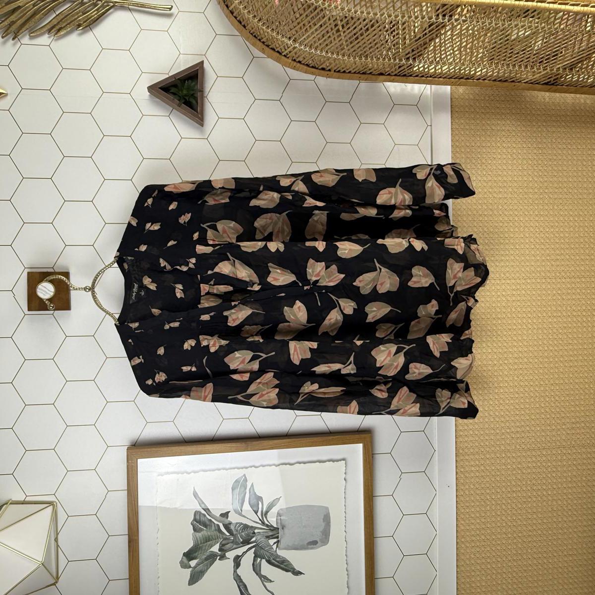Lucky Brand Black Floral V-Neck Long Sleeve Blouse Top - Size - Large